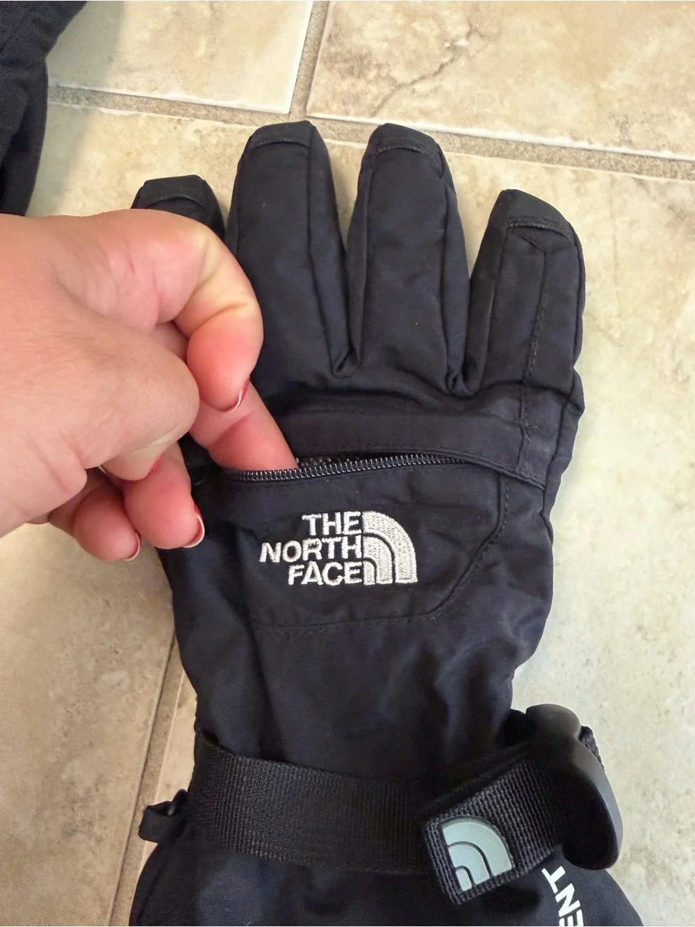 THE NORTH FACE juniors Montana Insulated Ski Glove, TNF Black, size  Medium